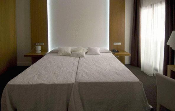 Toral Hotel Leon Bagian luar foto